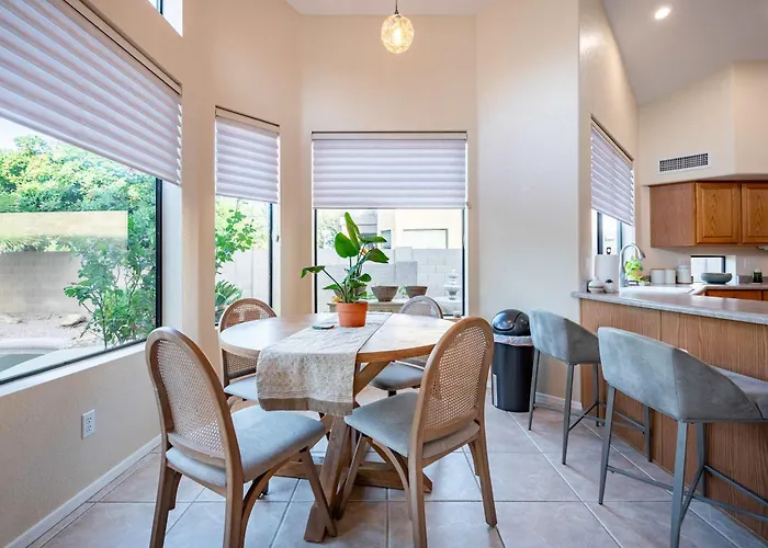 Relaxing 4br House With Pool Near Golf Club & Holiday home *