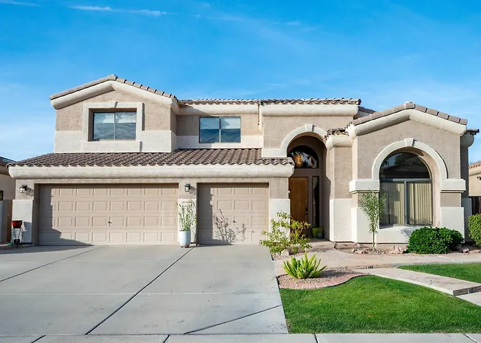 Relaxing 4br House With Pool Near Golf Club & Holiday home Chandler