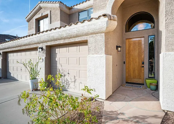 Relaxing 4br House With Pool Near Golf Club & Holiday home *