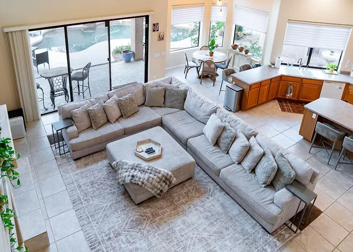 Relaxing 4br House With Pool Near Golf Club & Holiday home Chandler