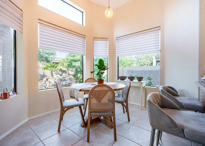 Relaxing 4br House With Pool Near Golf Club & Holiday home