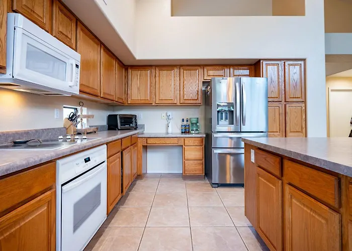 Relaxing 4br House With Pool Near Golf Club & Holiday home *