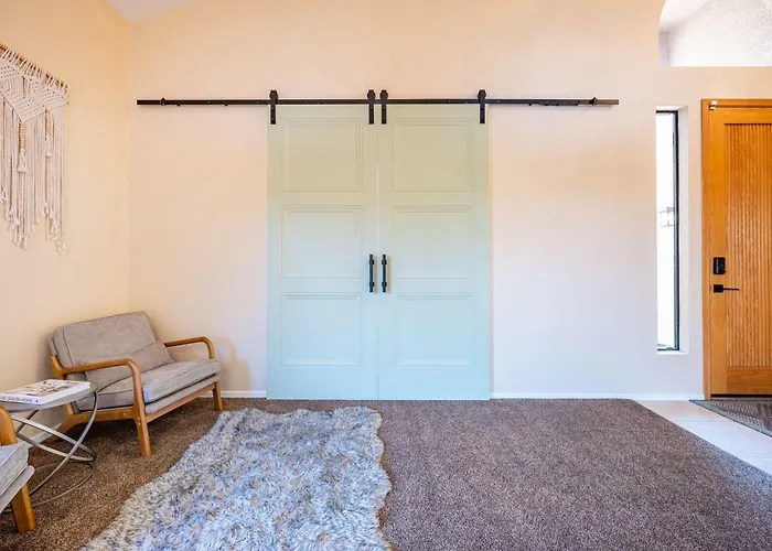 Relaxing 4br House With Pool Near Golf Club & Holiday home Chandler