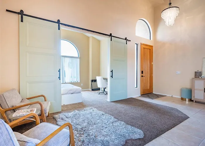 Relaxing 4br House With Pool Near Golf Club & Holiday home